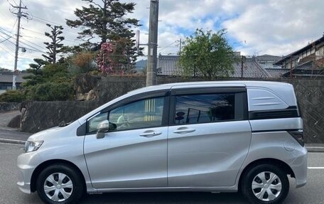 Honda Freed I, 2014 год, 900 000 рублей, 6 фотография