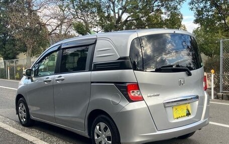 Honda Freed I, 2014 год, 900 000 рублей, 4 фотография