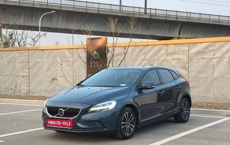 Volvo V40 II рестайлинг, 2019 год, 1 690 000 рублей, 1 фотография