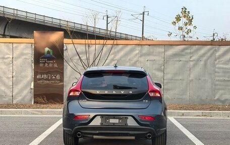 Volvo V40 II рестайлинг, 2019 год, 1 690 000 рублей, 4 фотография