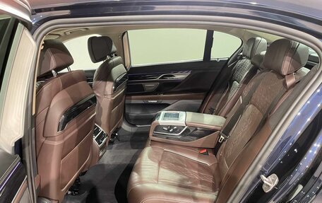 BMW 7 серия, 2017 год, 3 399 000 рублей, 18 фотография