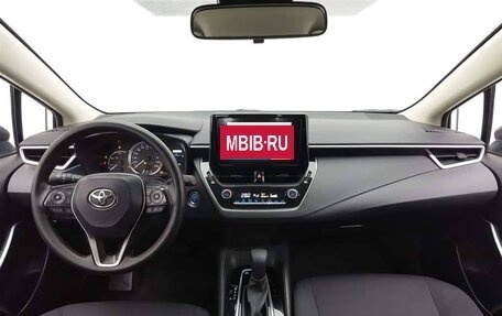 Toyota Corolla, 2022 год, 1 690 000 рублей, 5 фотография