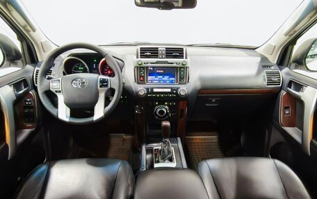 Toyota Land Cruiser Prado 150 рестайлинг 2, 2016 год, 3 190 000 рублей, 7 фотография