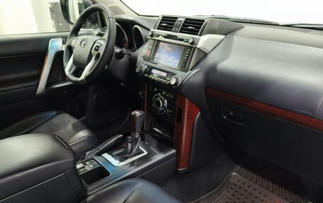 Toyota Land Cruiser Prado 150 рестайлинг 2, 2016 год, 3 190 000 рублей, 9 фотография