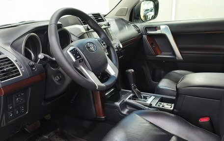 Toyota Land Cruiser Prado 150 рестайлинг 2, 2016 год, 3 190 000 рублей, 10 фотография