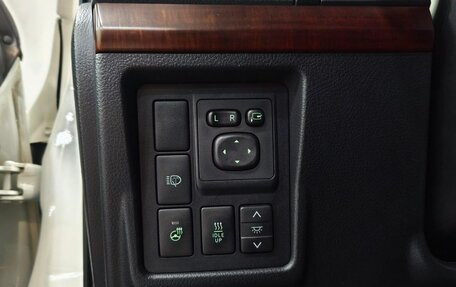 Toyota Land Cruiser Prado 150 рестайлинг 2, 2016 год, 3 190 000 рублей, 20 фотография