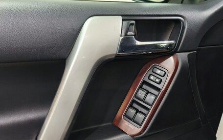 Toyota Land Cruiser Prado 150 рестайлинг 2, 2016 год, 3 190 000 рублей, 26 фотография