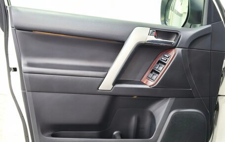 Toyota Land Cruiser Prado 150 рестайлинг 2, 2016 год, 3 190 000 рублей, 25 фотография