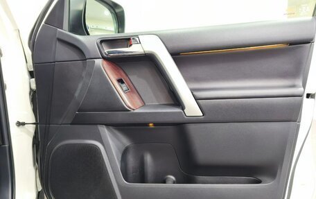 Toyota Land Cruiser Prado 150 рестайлинг 2, 2016 год, 3 190 000 рублей, 28 фотография