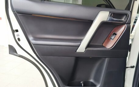 Toyota Land Cruiser Prado 150 рестайлинг 2, 2016 год, 3 190 000 рублей, 27 фотография