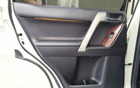 Toyota Land Cruiser Prado 150 рестайлинг 2, 2016 год, 3 190 000 рублей, 29 фотография