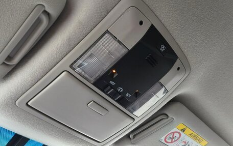 Toyota Land Cruiser Prado 150 рестайлинг 2, 2016 год, 3 190 000 рублей, 32 фотография