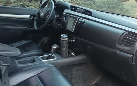 Toyota Hilux VIII, 2016 год, 2 300 000 рублей, 12 фотография