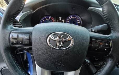 Toyota Hilux VIII, 2016 год, 2 300 000 рублей, 18 фотография