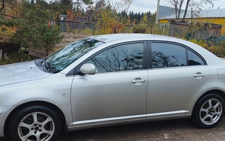 Toyota Avensis III рестайлинг, 2004 год, 500 000 рублей, 3 фотография