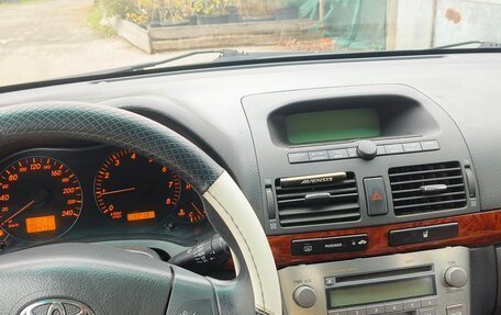 Toyota Avensis III рестайлинг, 2004 год, 500 000 рублей, 9 фотография