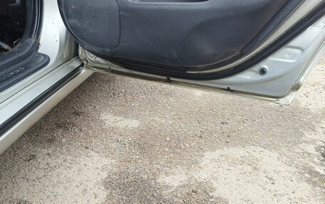 Toyota Avensis III рестайлинг, 2004 год, 500 000 рублей, 14 фотография