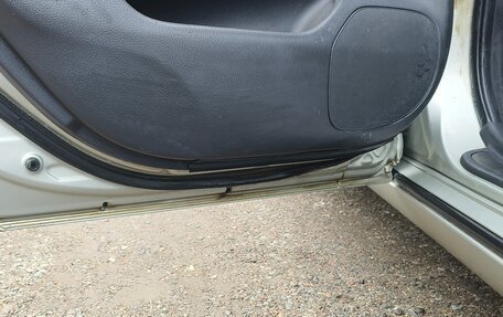 Toyota Avensis III рестайлинг, 2004 год, 500 000 рублей, 17 фотография