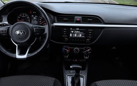 KIA Rio IV, 2018 год, 1 597 000 рублей, 10 фотография