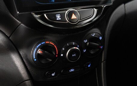 Hyundai Solaris II рестайлинг, 2016 год, 1 030 000 рублей, 12 фотография