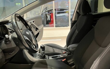 Hyundai Elantra V, 2015 год, 900 000 рублей, 10 фотография