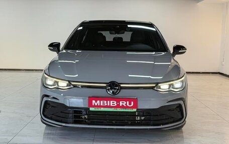 Volkswagen Golf VIII, 2022 год, 1 730 000 рублей, 2 фотография