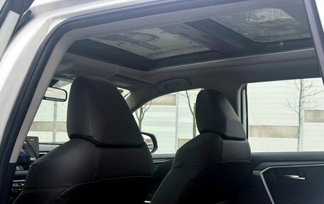 Toyota RAV4, 2025 год, 4 390 000 рублей, 24 фотография