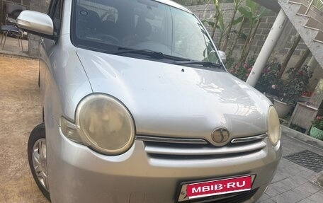 Toyota Sienta I, 2010 год, 850 000 рублей, 1 фотография