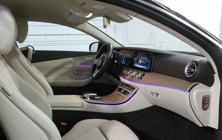 Mercedes-Benz E-Класс, 2018 год, 5 050 000 рублей, 25 фотография