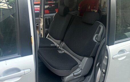 Toyota Sienta I, 2010 год, 850 000 рублей, 19 фотография