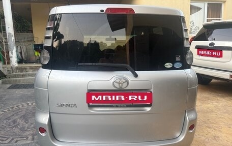 Toyota Sienta I, 2010 год, 850 000 рублей, 21 фотография