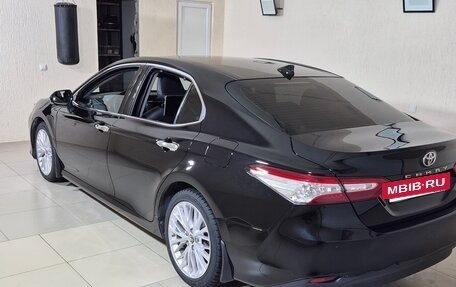 Toyota Camry, 2021 год, 2 750 000 рублей, 10 фотография