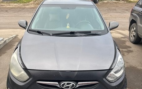 Hyundai Solaris II рестайлинг, 2012 год, 700 000 рублей, 1 фотография