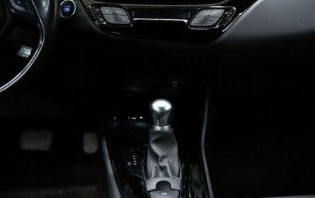 Toyota C-HR I рестайлинг, 2019 год, 2 530 000 рублей, 14 фотография