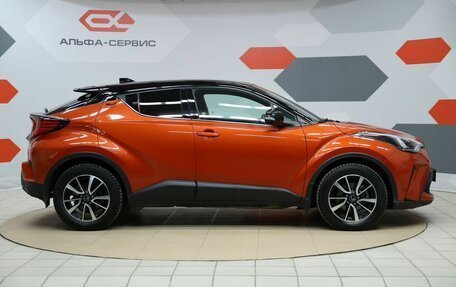 Toyota C-HR I рестайлинг, 2019 год, 2 530 000 рублей, 4 фотография