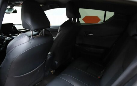 Toyota C-HR I рестайлинг, 2019 год, 2 530 000 рублей, 11 фотография