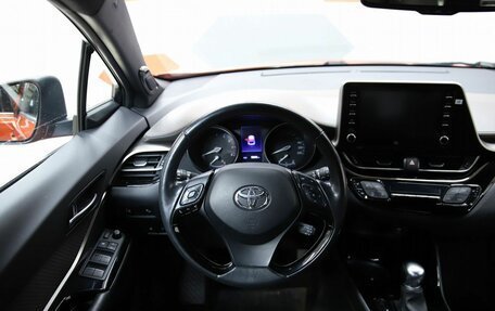 Toyota C-HR I рестайлинг, 2019 год, 2 530 000 рублей, 16 фотография