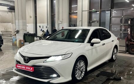 Toyota Camry, 2020 год, 2 850 000 рублей, 2 фотография