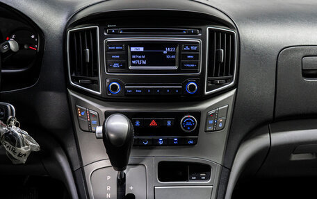 Hyundai H-1 II рестайлинг, 2016 год, 2 439 000 рублей, 24 фотография