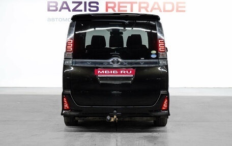 Toyota Voxy III, 2018 год, 2 349 000 рублей, 7 фотография