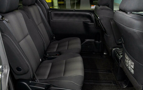 Toyota Voxy III, 2018 год, 2 349 000 рублей, 16 фотография