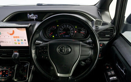 Toyota Voxy III, 2018 год, 2 349 000 рублей, 21 фотография