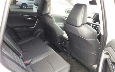 Toyota RAV4, 2024 год, 3 827 000 рублей, 8 фотография