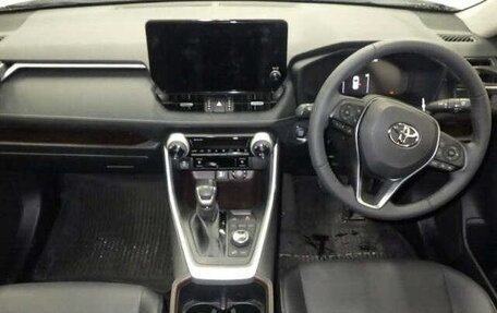 Toyota RAV4, 2024 год, 3 827 000 рублей, 6 фотография