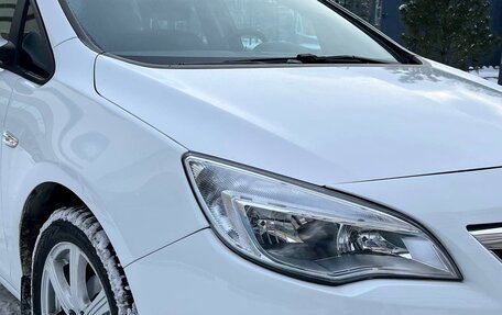 Opel Astra J, 2011 год, 650 000 рублей, 2 фотография
