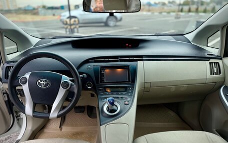 Toyota Prius, 2010 год, 990 000 рублей, 7 фотография