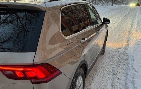 Volkswagen Tiguan II, 2018 год, 1 900 000 рублей, 3 фотография