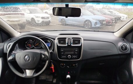 Renault Logan II, 2017 год, 800 000 рублей, 12 фотография