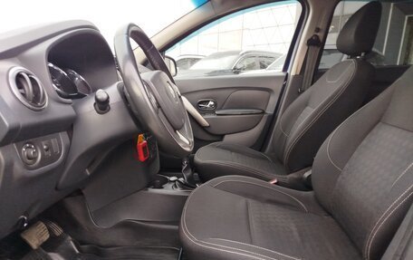 Renault Logan II, 2017 год, 800 000 рублей, 13 фотография