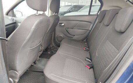 Renault Logan II, 2017 год, 800 000 рублей, 14 фотография